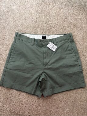 J. Crew Men’s Olive Chino Flat-Front Shorts